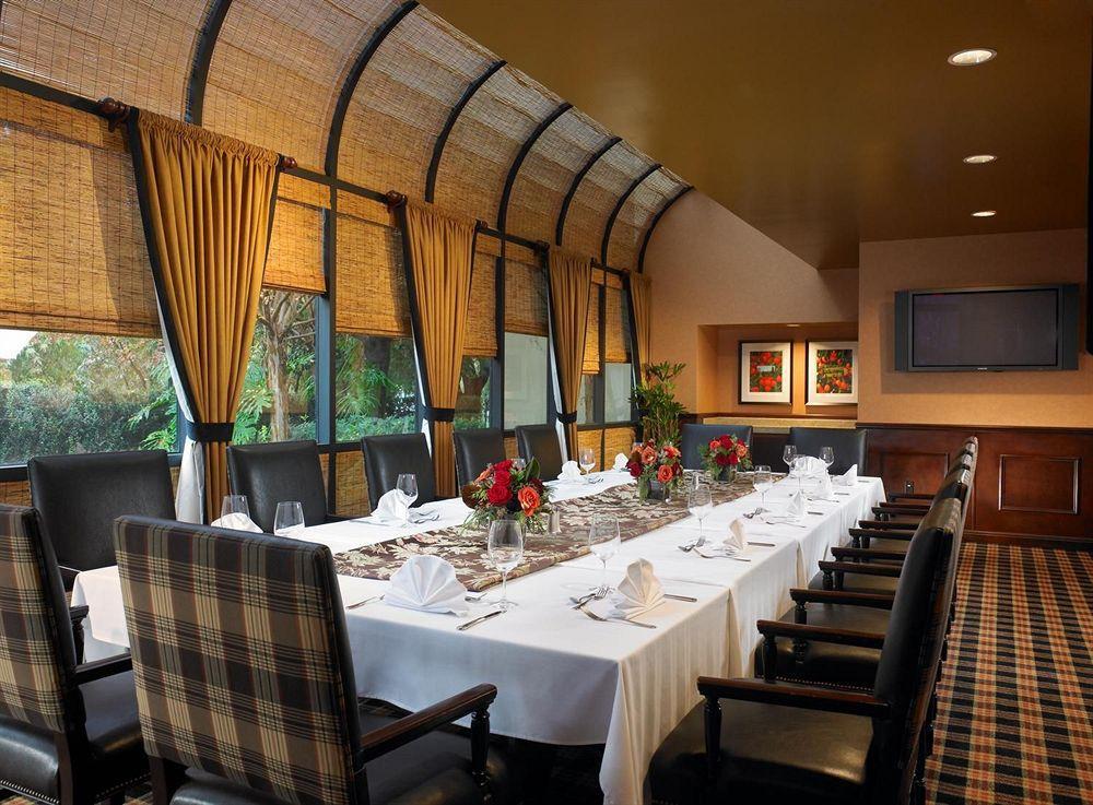 פומונה Sheraton Fairplex Suites & Conference Center מסעדה תמונה