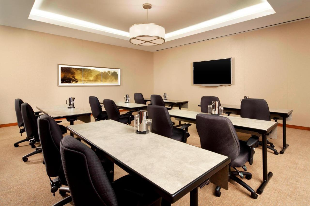 פומונה Sheraton Fairplex Suites & Conference Center מראה חיצוני תמונה